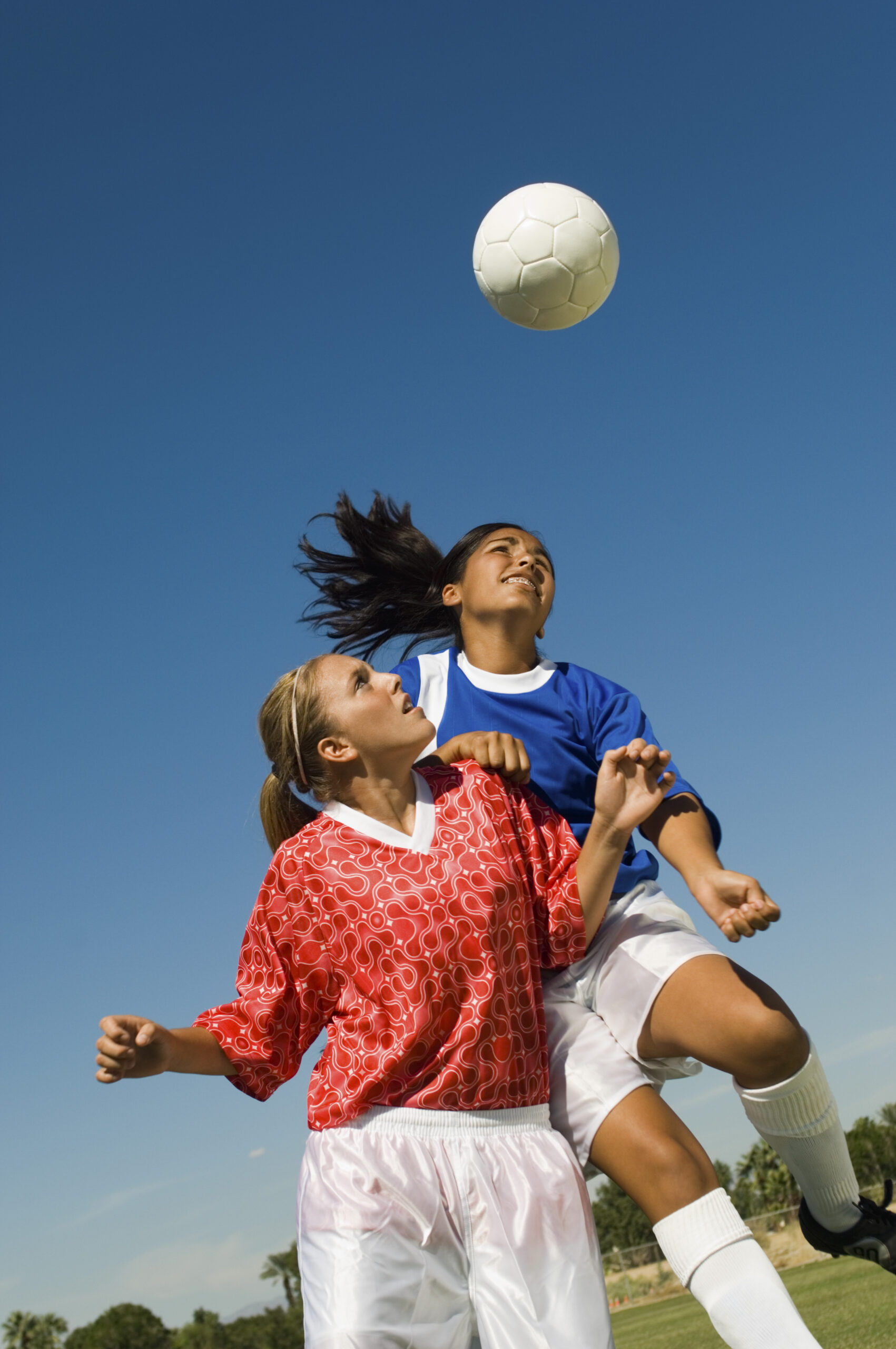 What happens to your brain when you head a soccer ball - Men's Journal