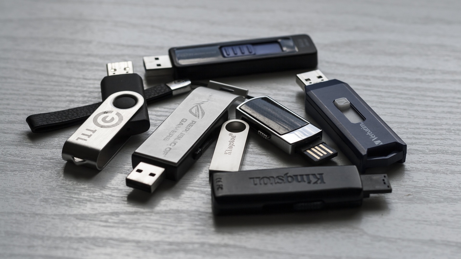 How to safely find out what's on mysterious USB | Popular