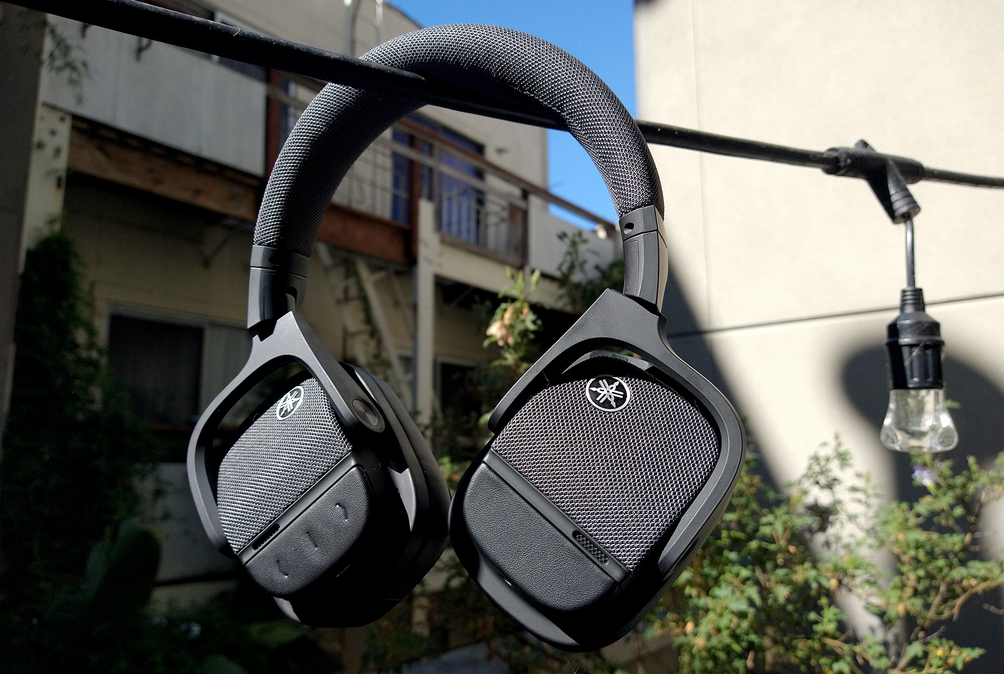 Yamaha YH-L700A Headphones: Reviewed | Science Popular