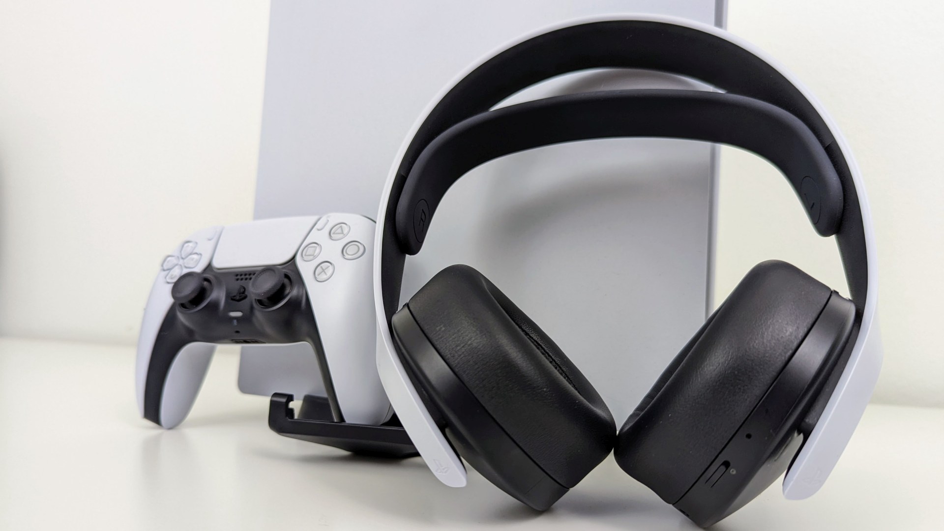 PS5 Pulse 3D Wireless Headset Review: Excellent Sound Held Back By a  Lackluster Mic – GameSkinny