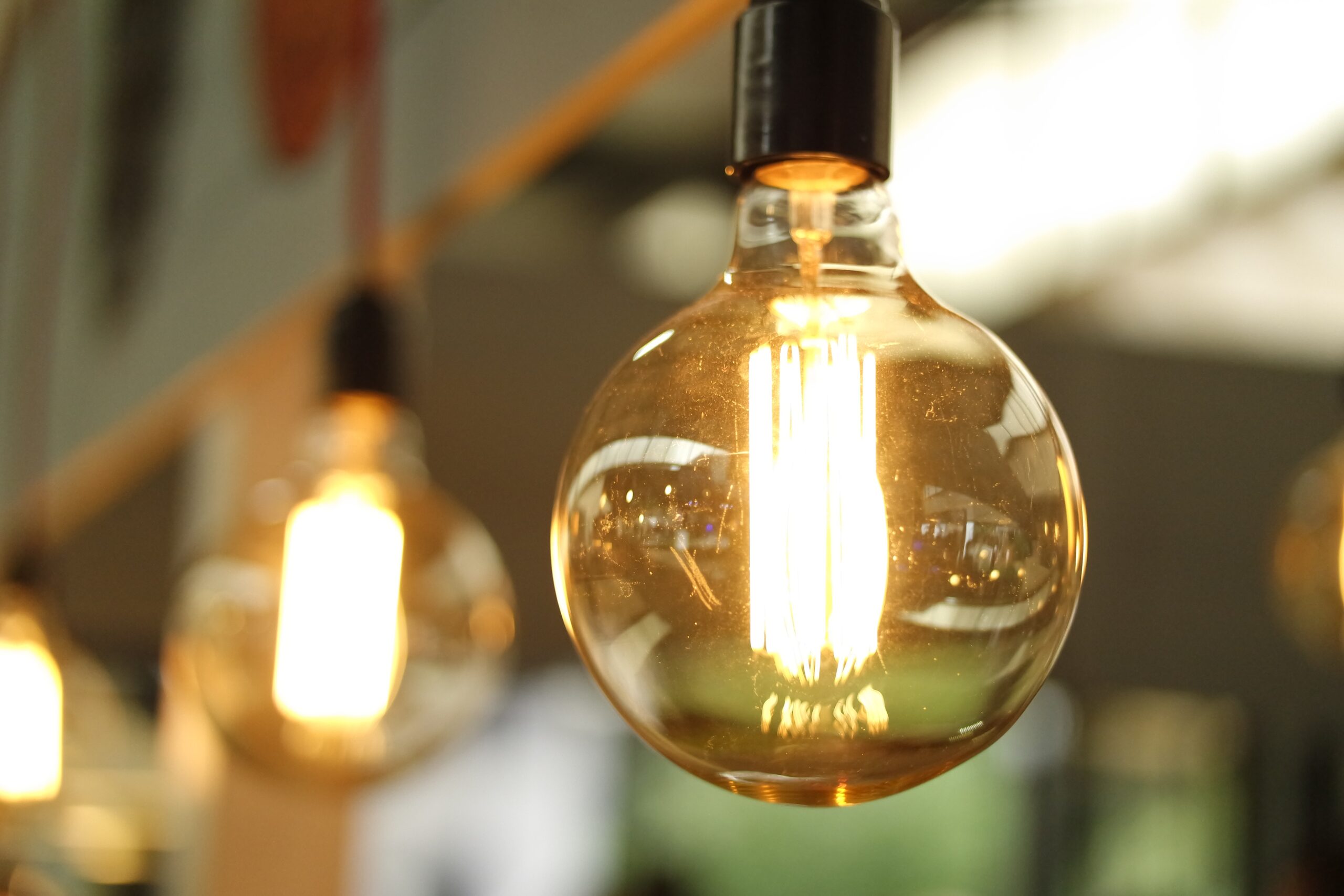 Incandescent lamp could save energy by recycling infrared light