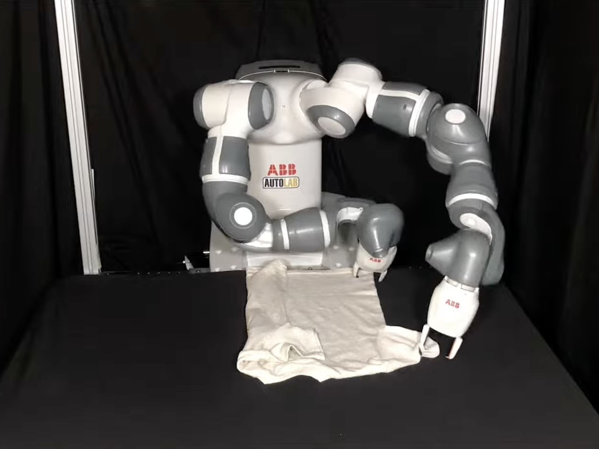 A Robot That Can Fold Your Laundry In Less Than 1 Minute And Costs Only  $850