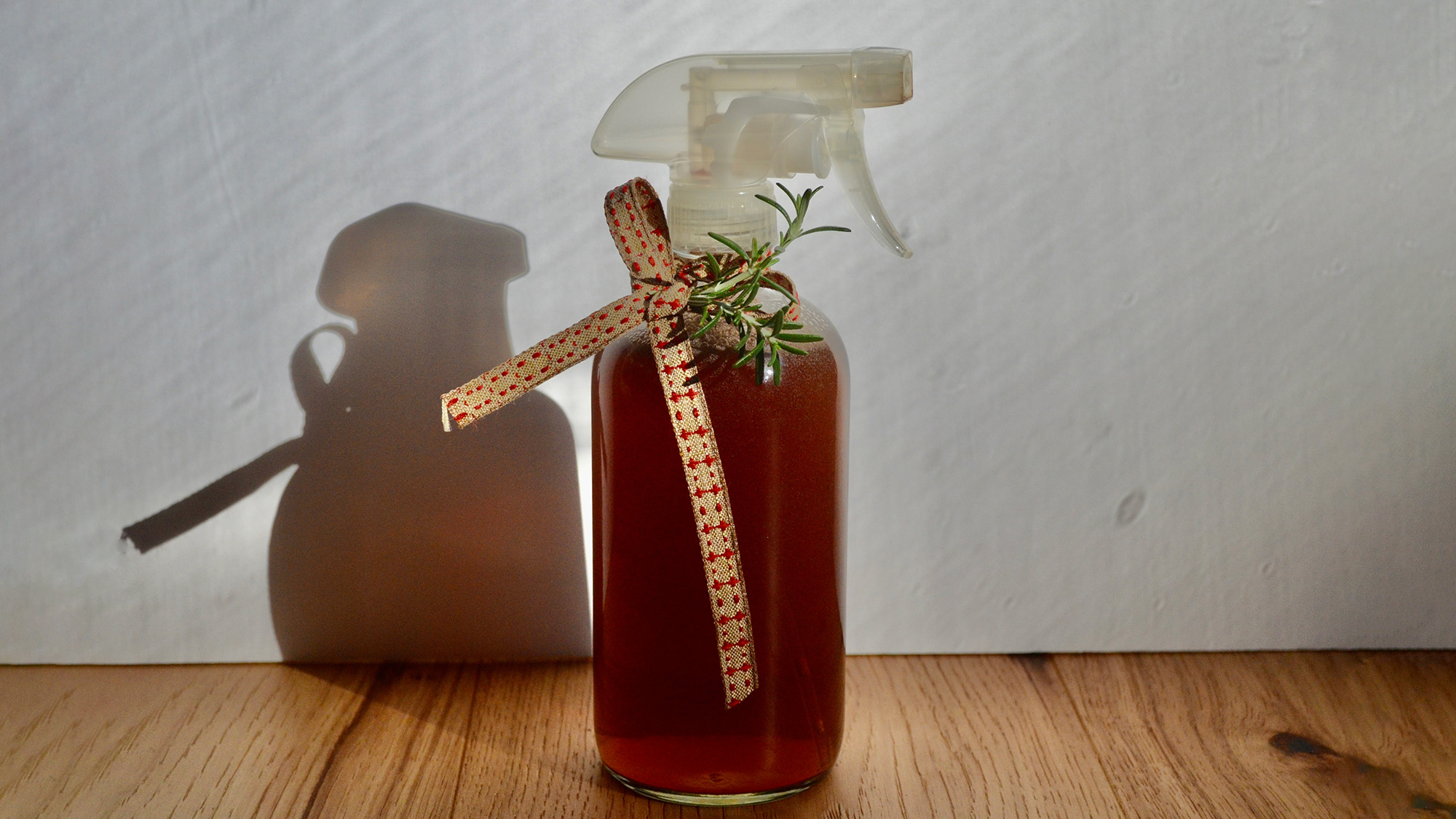 Grow long and healthy hair with this DIY rosemary water