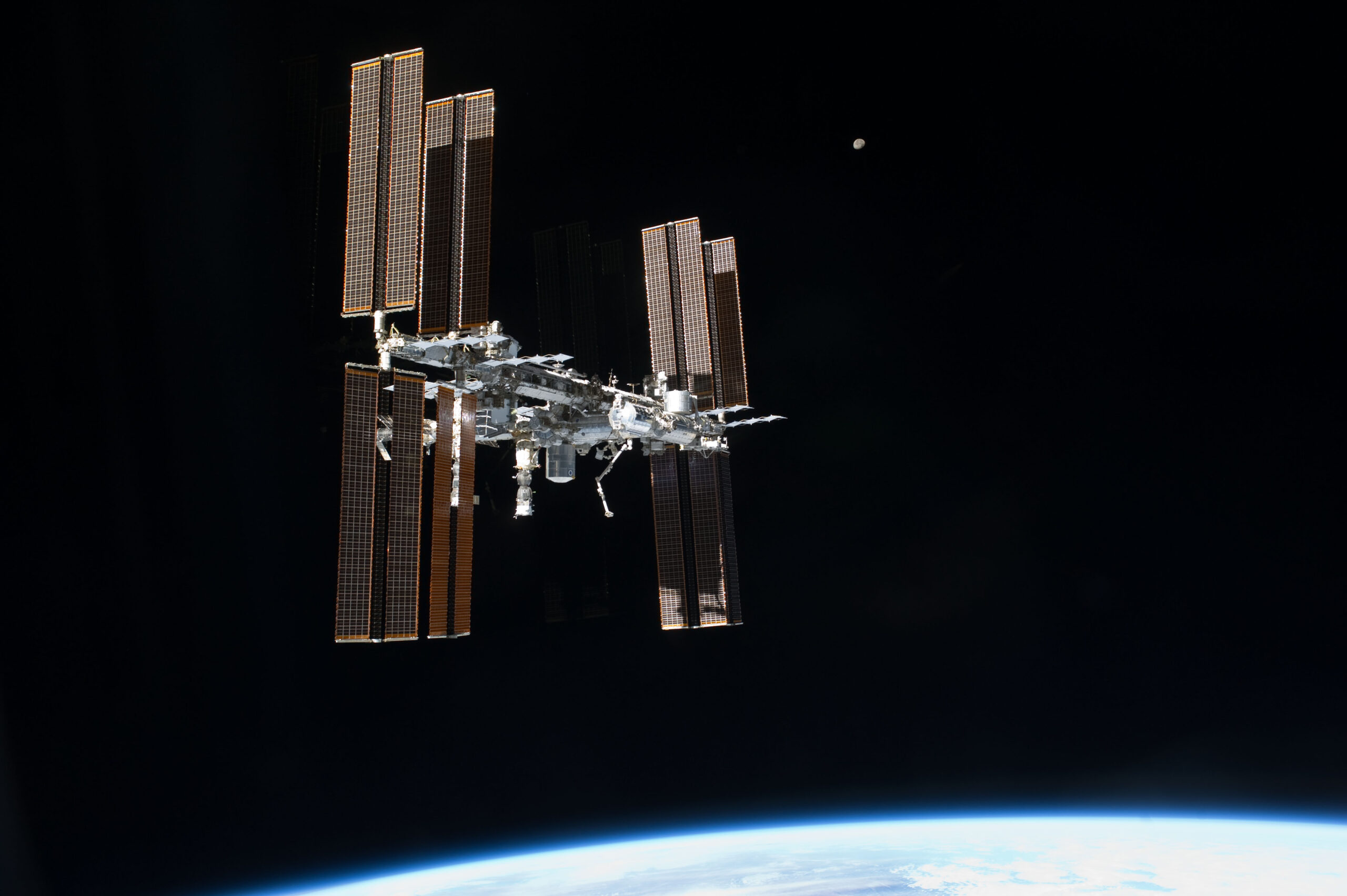 iss view from atlantis space shuttle