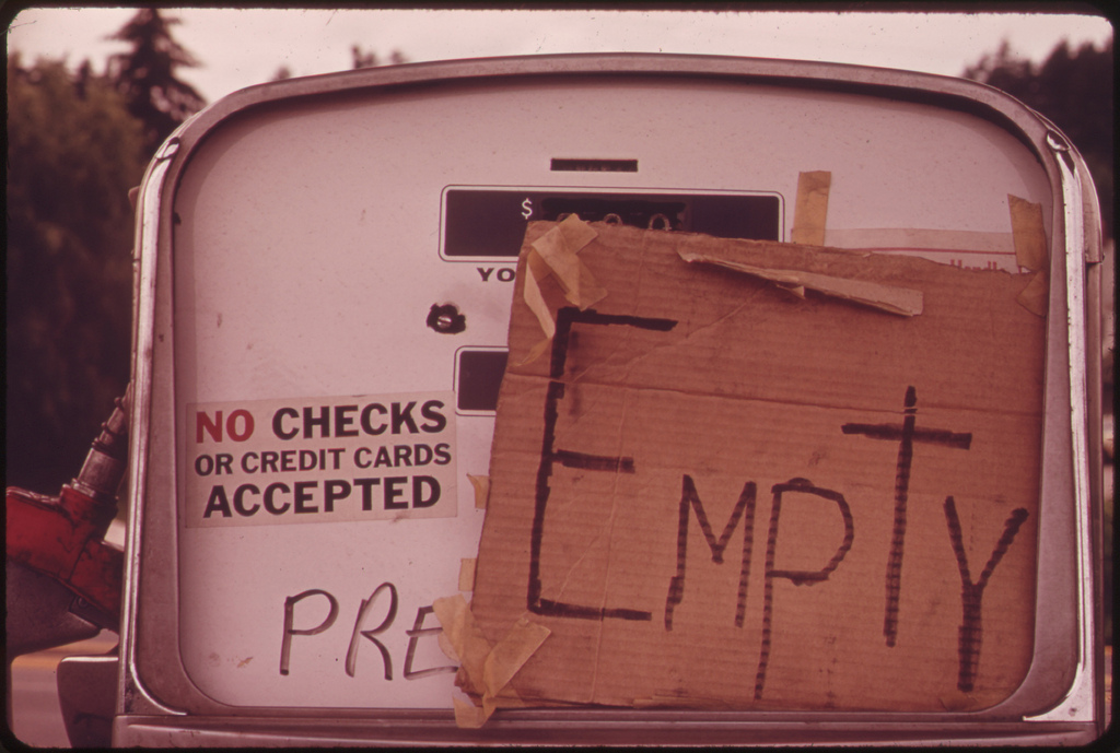 empty sign on gas tank