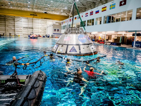 orion spacecraft rescue practice in a pool