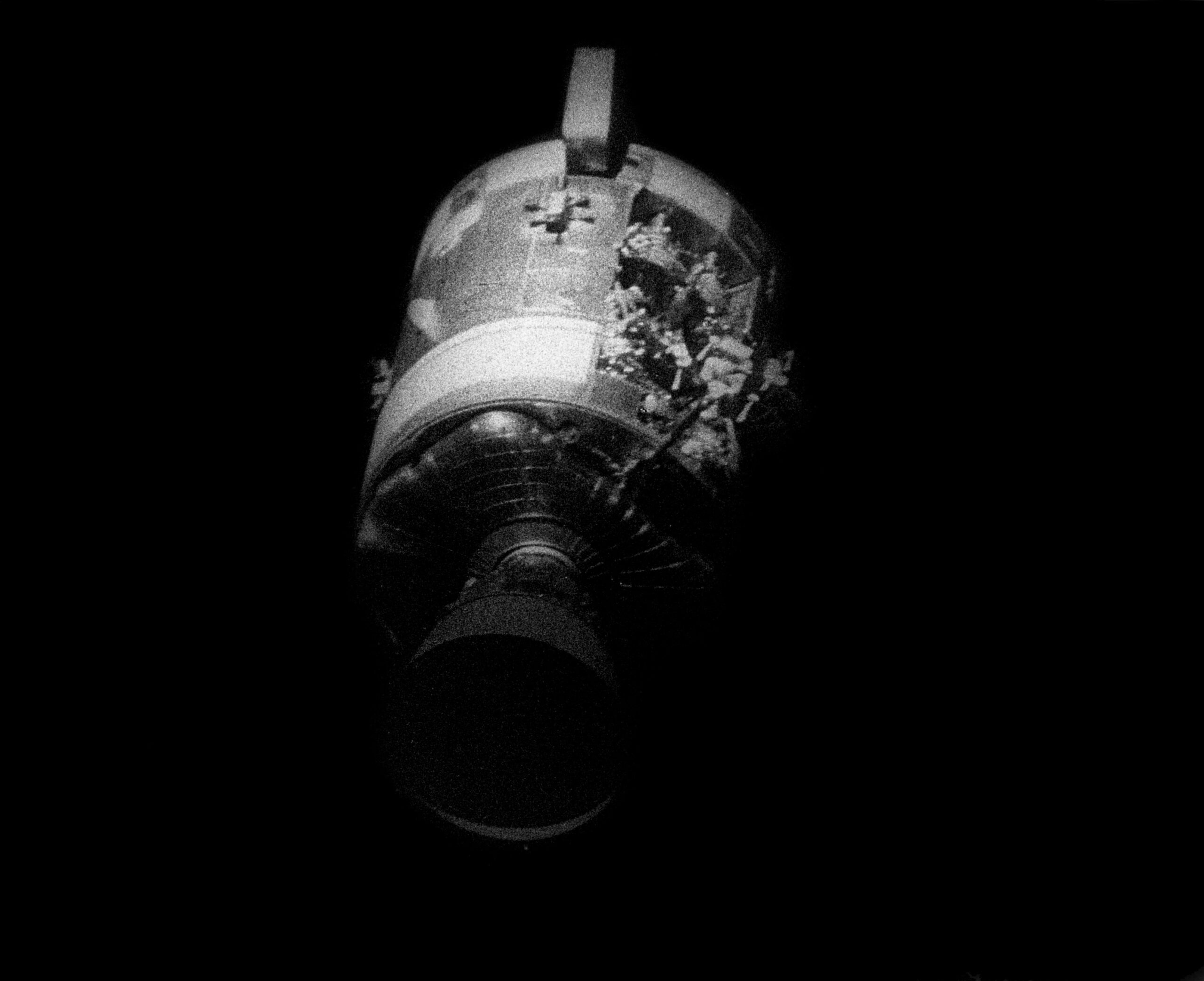 Apollo 13's damaged service module