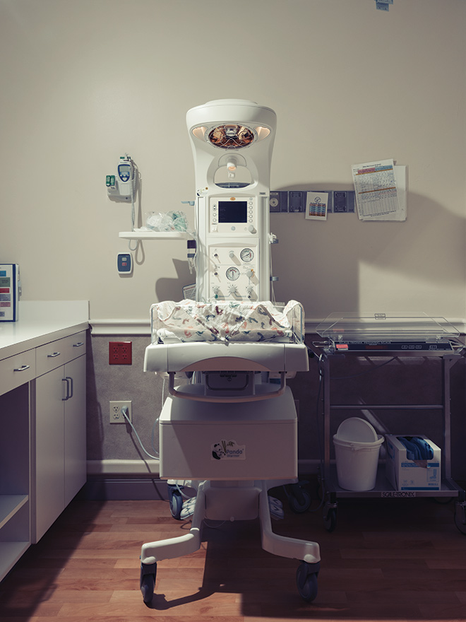 radiant heating unit for newborns in a hospital