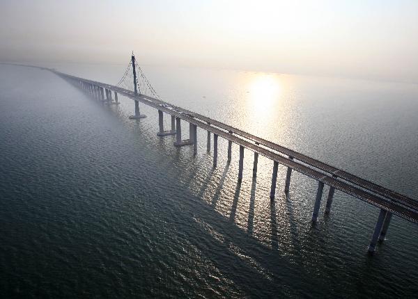 China Opens the World’s Longest Bridge Over Water, Toppling American Record-Holder