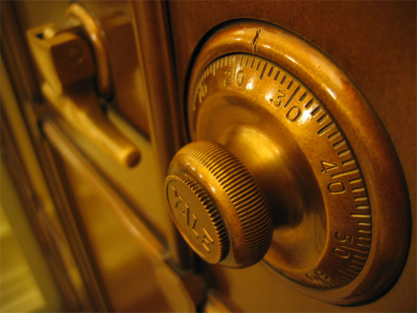 Security Experts Build $150 Safecracker