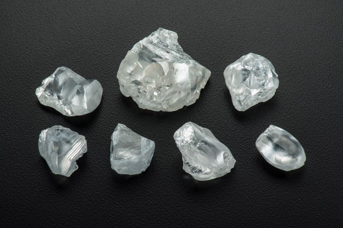 Strange giant diamonds give hints to the inner Earth’s composition