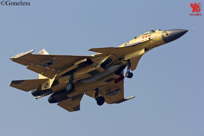 Tanker Buddies: Chinese Navy J-15 Fighter Planes Refuel in Flight