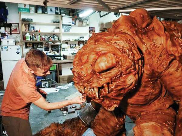 See How Star Wars Props And Replicas Get Made