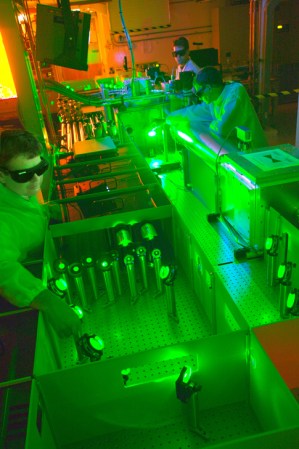 Berkeley Lab Builds a Desktop Particle Accelerator