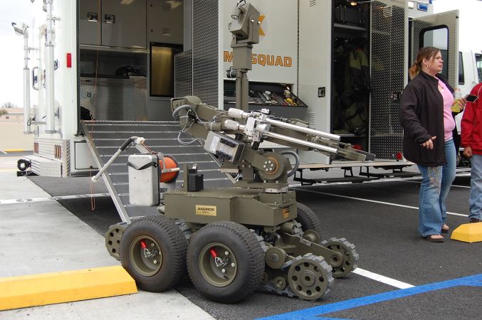 Los Angeles County Sheriff’s Robot Grabs Gun From Suspect