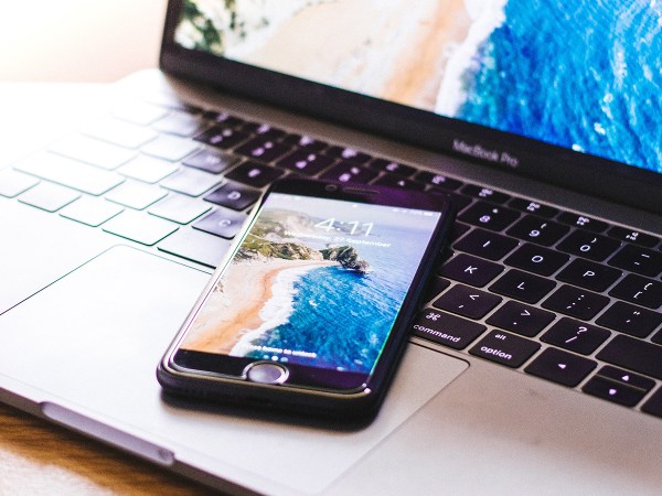 How to prevent distracting gadgets from ruining your vacation