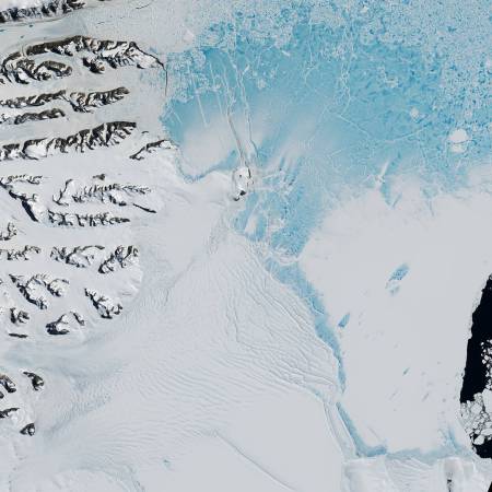 That giant crack in Antarctica just keeps getting bigger