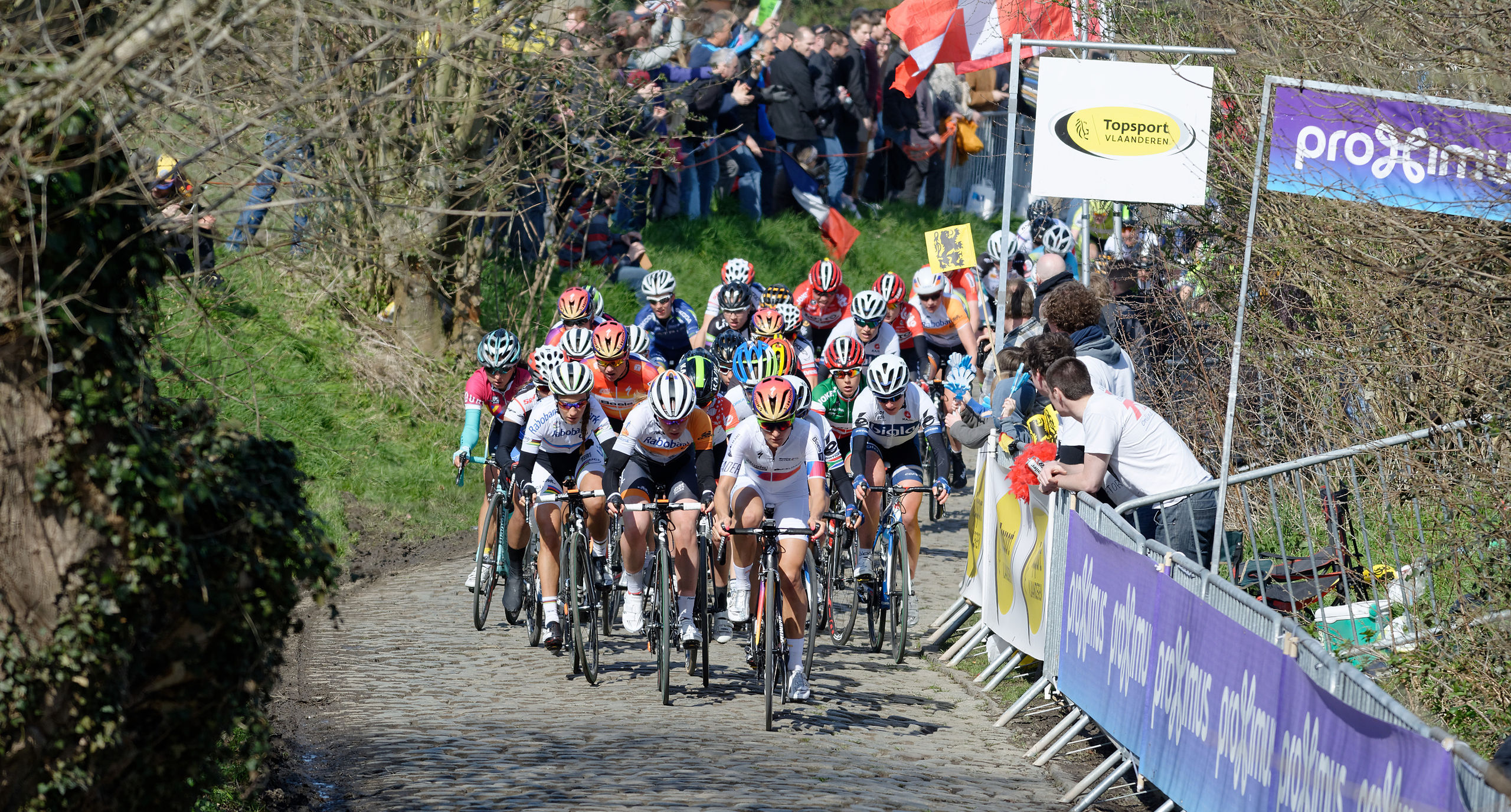 women competing in Tour of Flanders in 2015