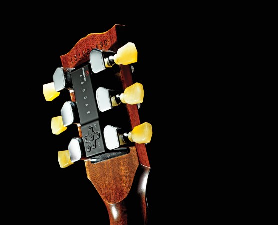 This Gadget Automatically Tunes Any Guitar In Seconds