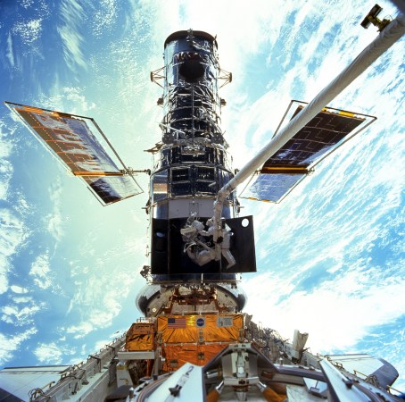 Is NASA Going To Let The Hubble Telescope Burn Up?