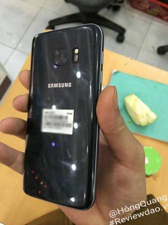 These Leaked Photos Might Be Samsung’s Galaxy S7