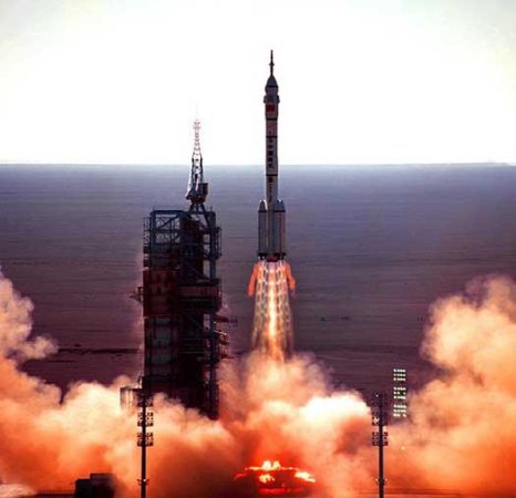 China Eyes Next-Gen Heavy-Lift Rocket Capable of 660 Tons of Thrust