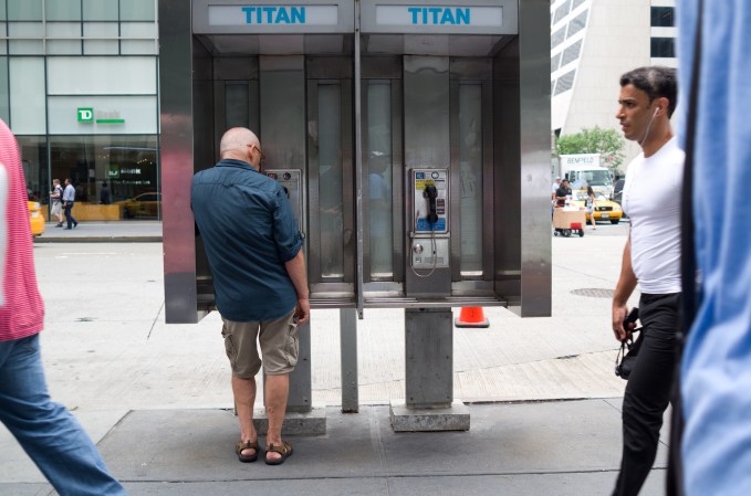 Hundreds Of Bluetooth Beacons Secretly Track New York City Passersby