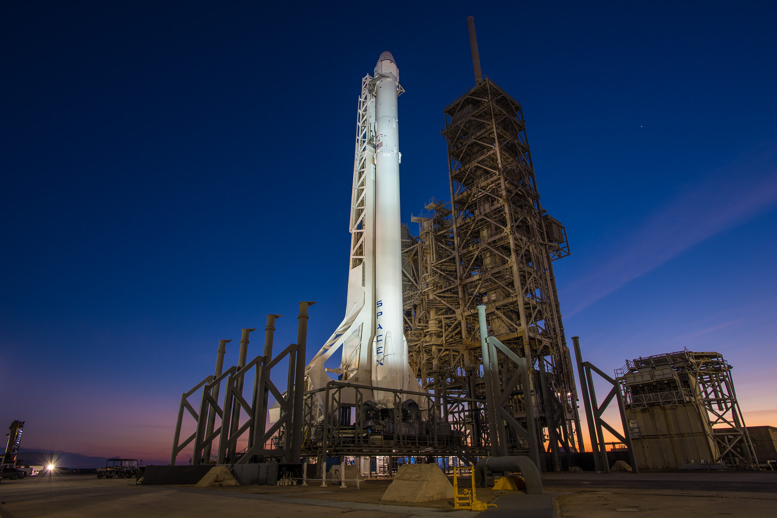 spacex rocket on launchpad 39a