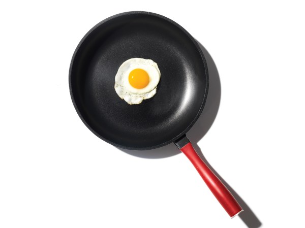 A Frying Pan That Teaches You to Cook