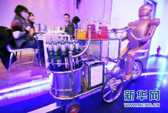 Chinese Restaurant Features Cycling Robotic Waiters and Friendly Robotic Receptionists