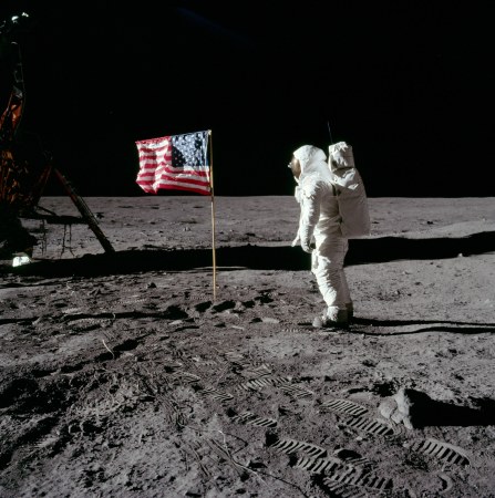 New Bill Directs NASA Back to the Moon By 2022, With Permanent Habitation In Mind