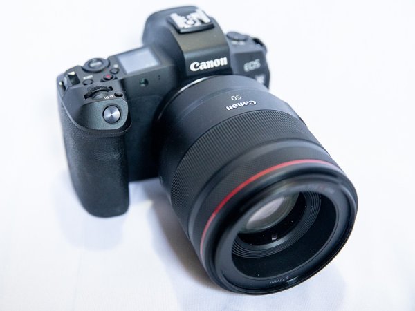 Canon’s long-awaited EOS-R camera is easy on the eyes and tough on your thumb