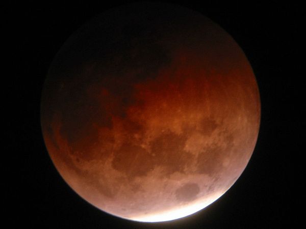 Total Lunar Eclipse Visible From North America Tonight