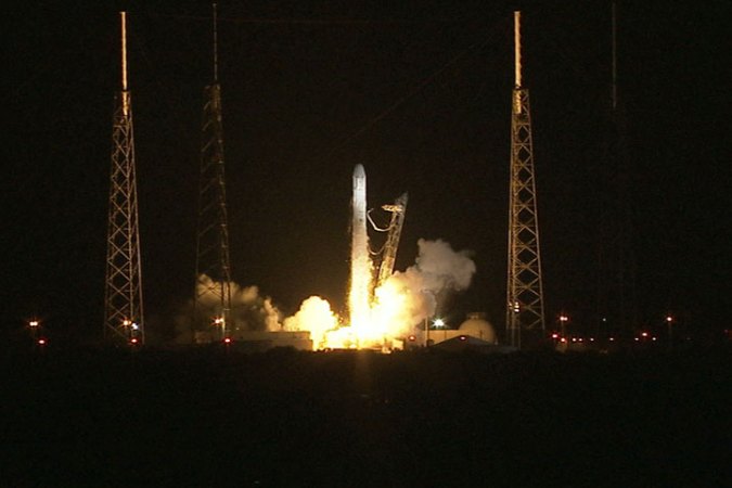 Video: SpaceX’s Dragon Capsule Blasts Toward Space Station