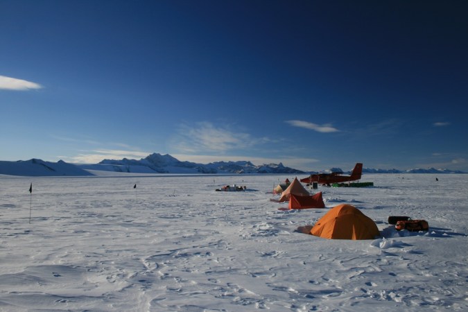 Big Pic: 820-Foot-High Tunnels Discovered Under Antarctic Ice