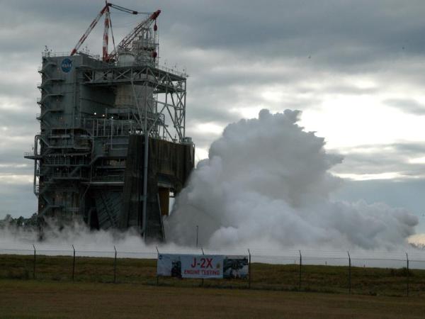 Video: NASA Test-Fires Crucial New Stage of J-2X Rocket