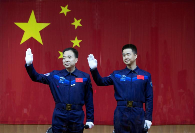 Jing Haipeng Chen Dong Shenzhou 11 Taikonauts