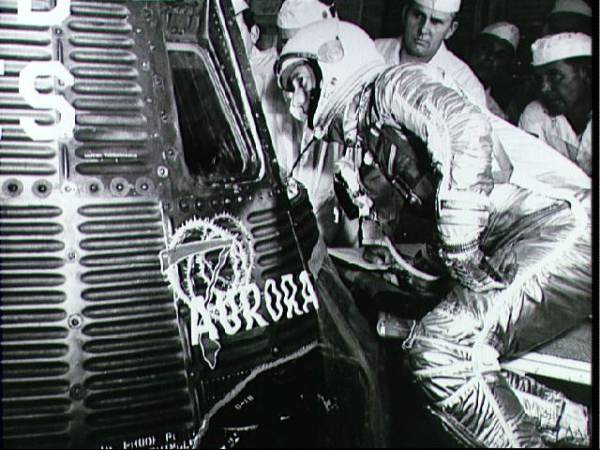 Scott Carpenter, The Second American To Orbit Earth, Dies At 88