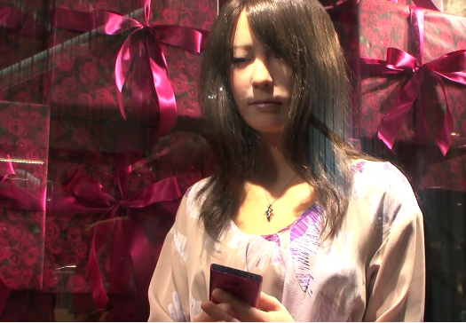 Video: PopSci’s Favorite Japanese Fembot Gets a Modeling Job at the Mall