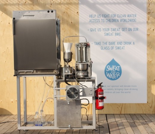 Machine Squeezes Drinking Water From Your Sweaty T-Shirt