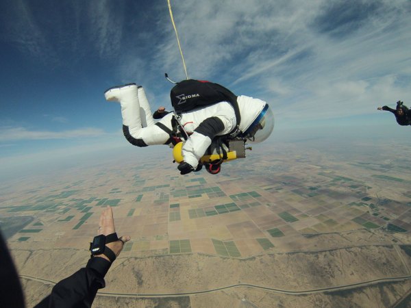 Falling Up: Why Former Googler Alan Eustace Broke the World Free-Fall Record