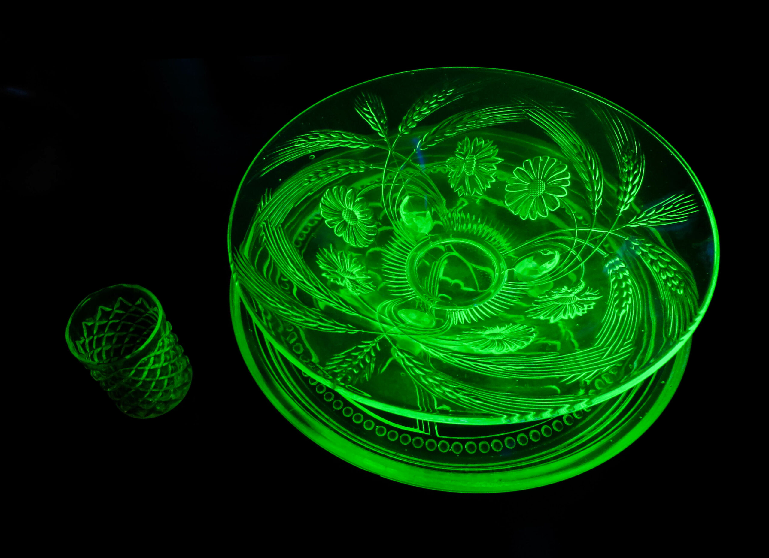 uranium glass history decorative arts radioactive