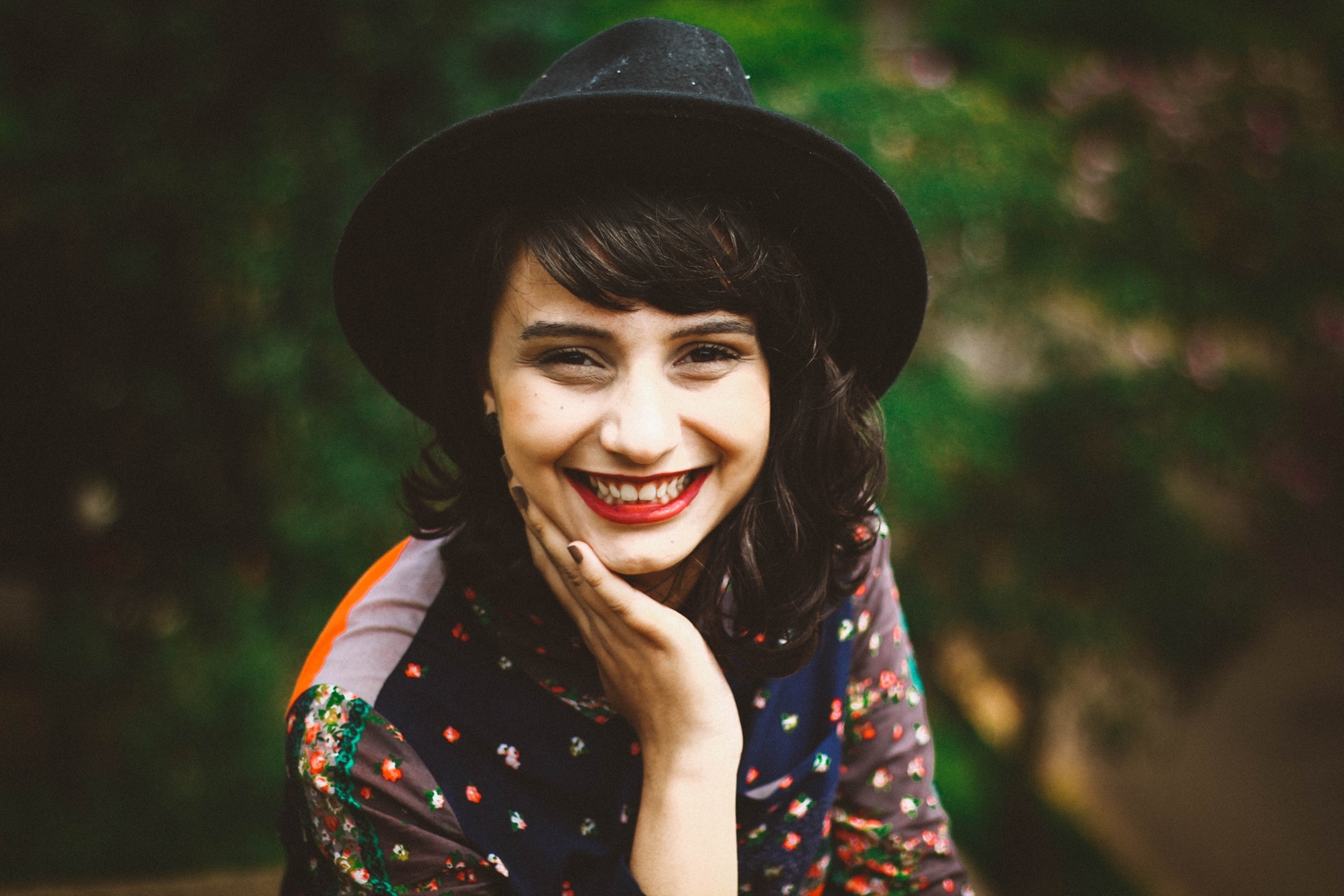 Portrait of a woman with a hat