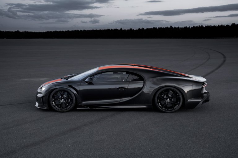 The Bugatti Chiron supercar broke the 300 mph barrier and set a new ...