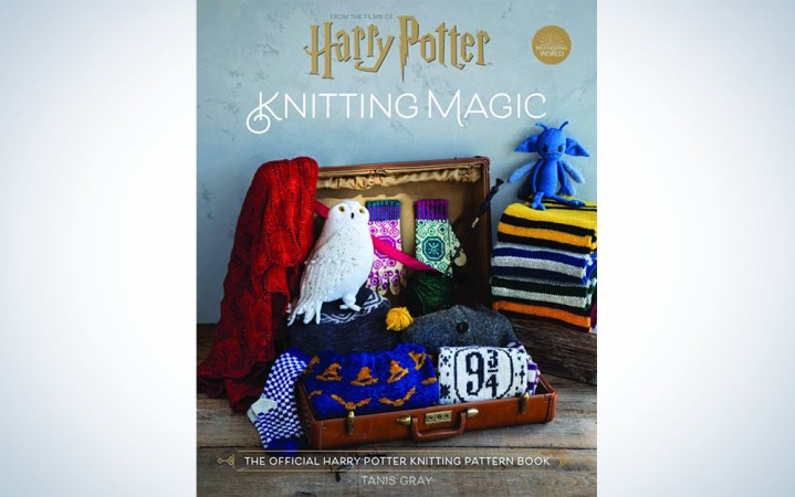  Harry Potter: Knitting Magic: The Official Harry Potter Knitting Pattern Book