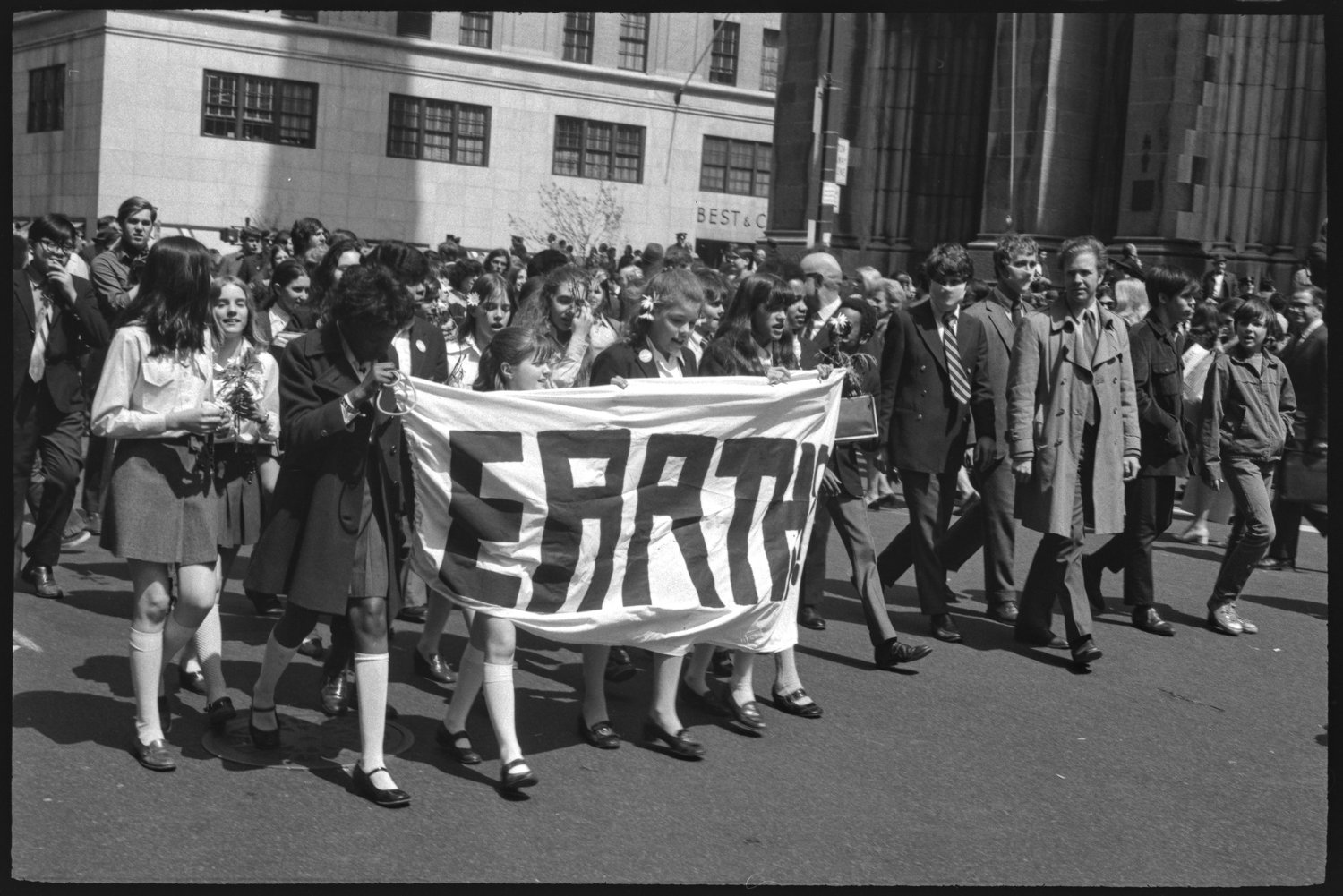 a group of New Yorkers participating in the 1970 Earth Day demonstrations in New York City