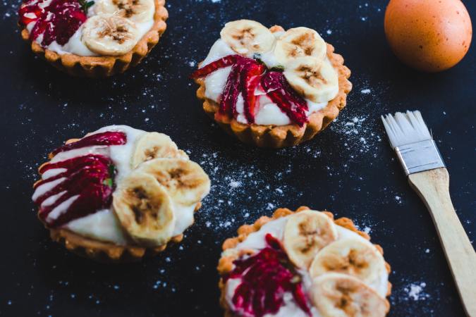 Little banana and chile tarts dusted with flour or sugar