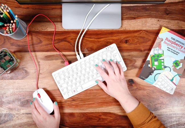 Raspberry Pi computer in a keyboard.