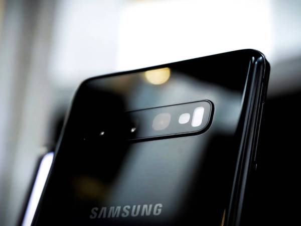 Back of the Samsung Galaxy S10 smartphone in black.