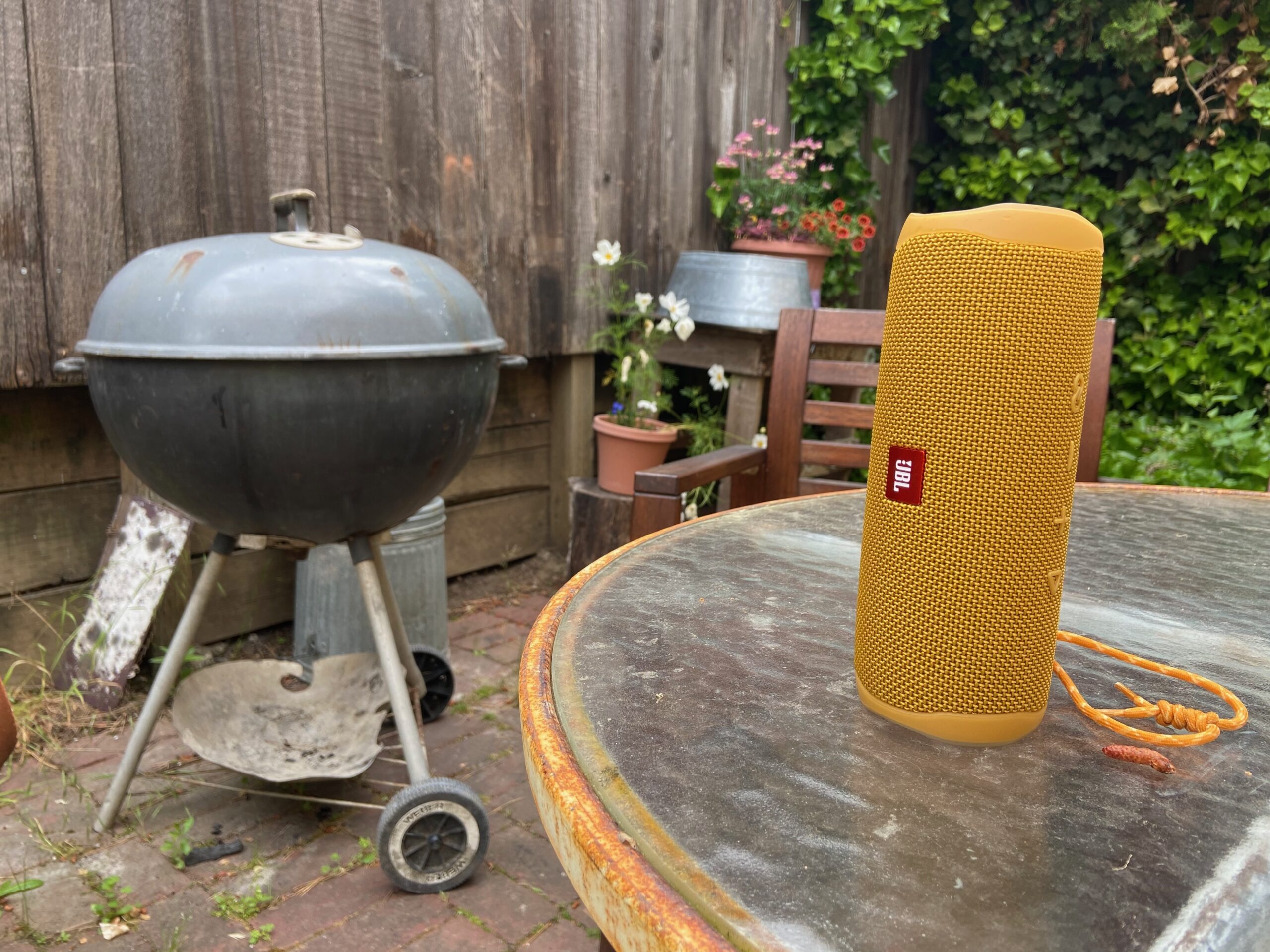 jbl flip 5 speaker near a grill